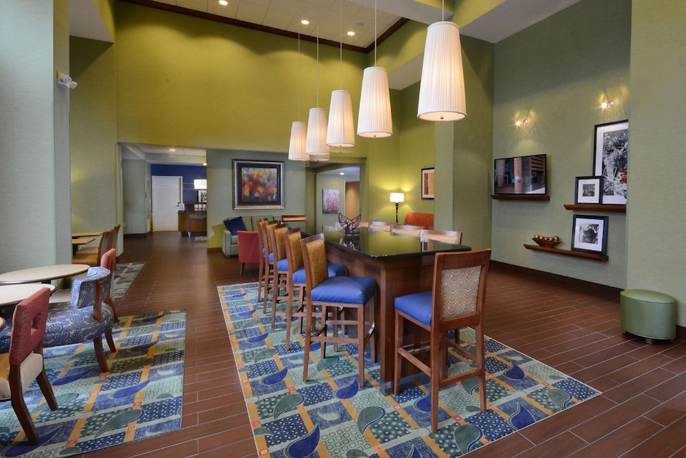 Hampton Inn Suites Lynchburg 31/37