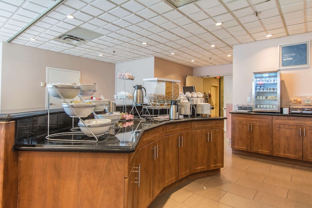 Comfort Suites Downtown Montreal 23/49