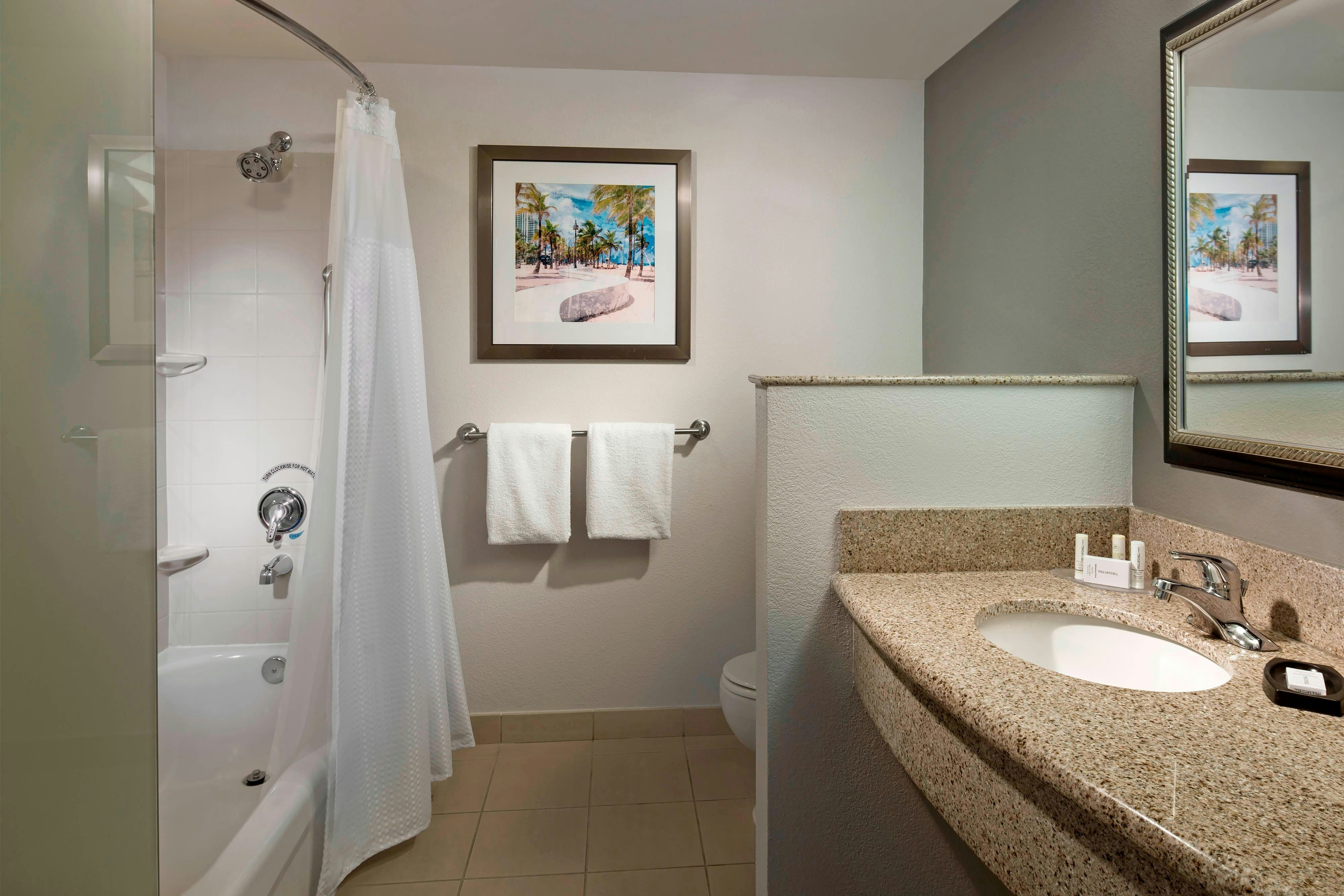 Room, Queen Bed, Courtyard Fort Lauderdale Airport and Cruise Port 3/3