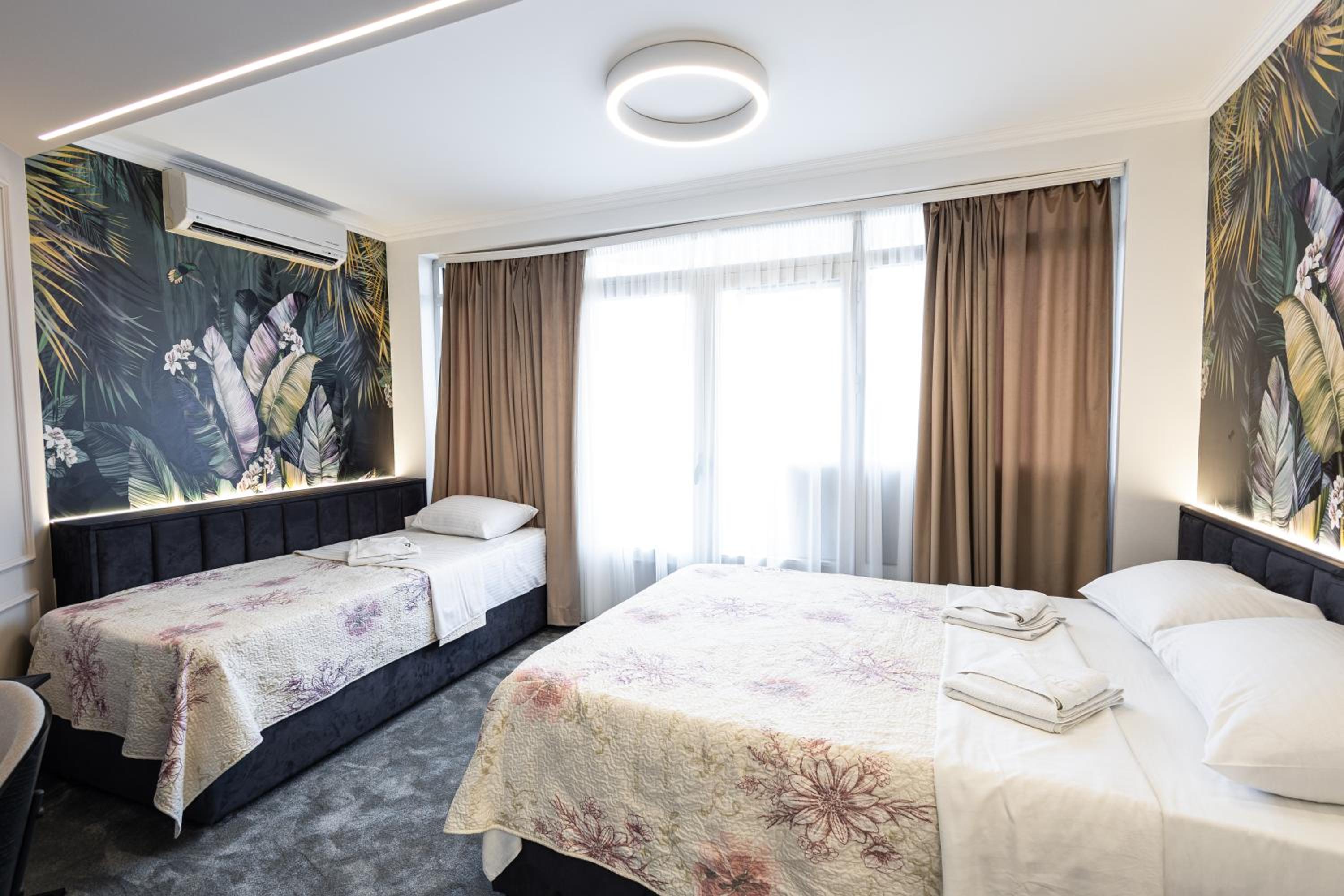 Room, Triple