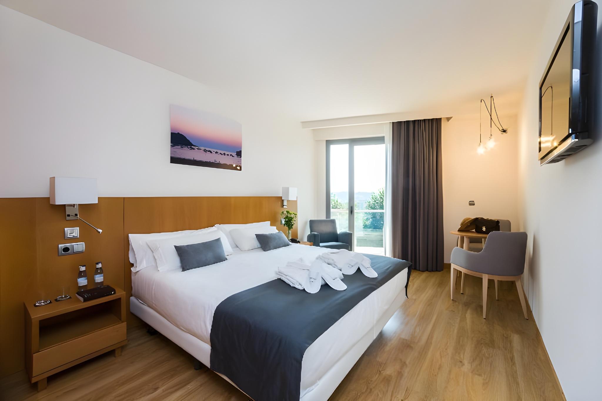 Superior, Single, 2 Double Beds, Balcony
