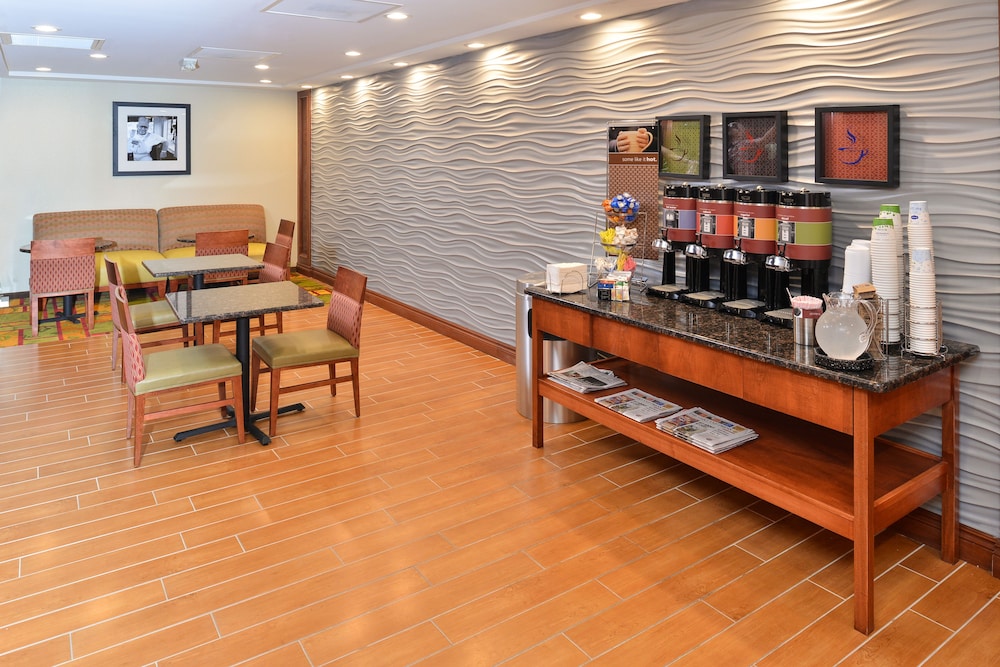 Hampton Inn Detroit Auburn Hills South 22/28