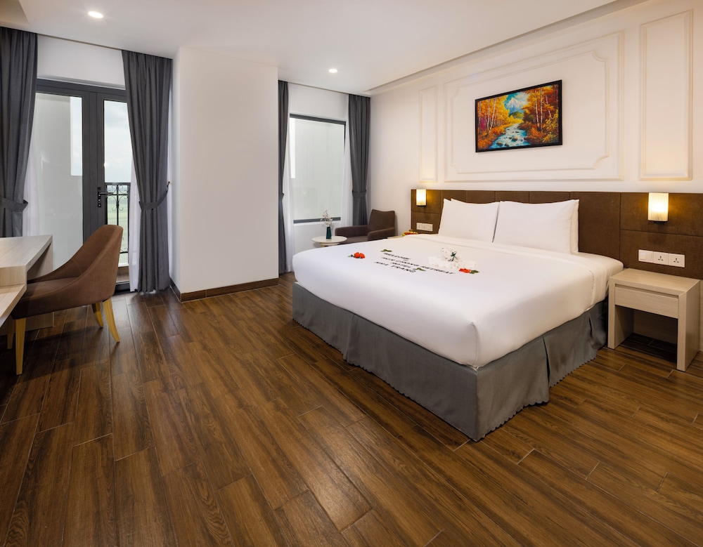 Senior, Queen Bed, Sea View, Hon Chong Retreat Nha Trang 7/10