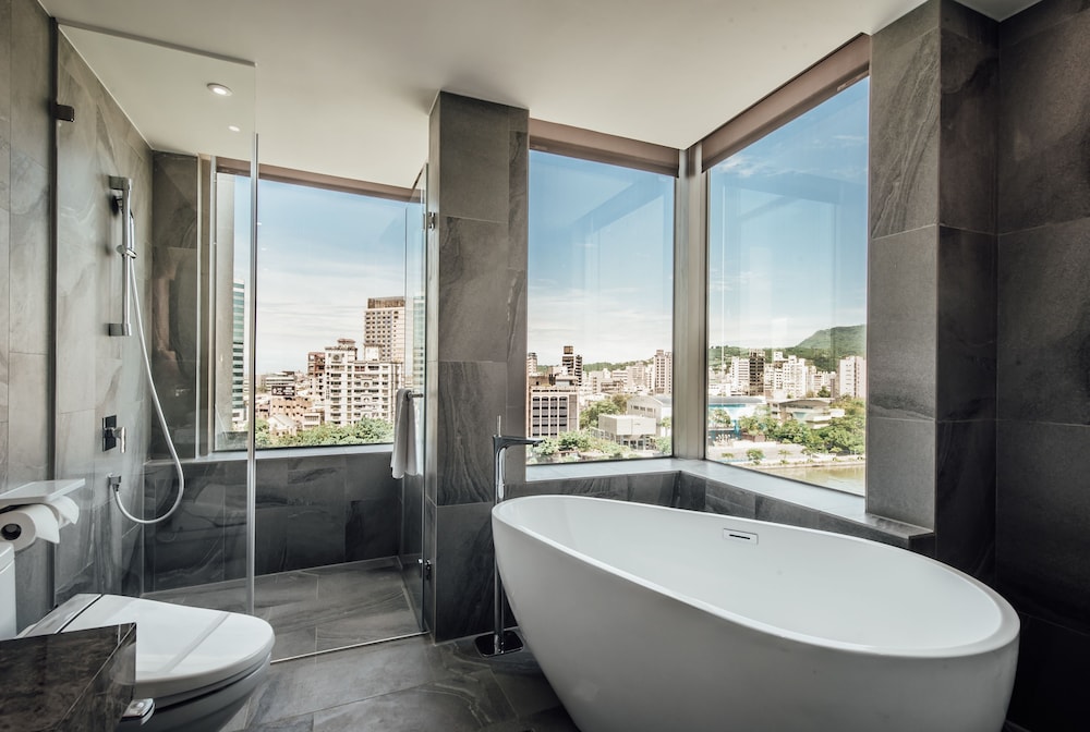 HARBOUR 10 HOTEL 66/69