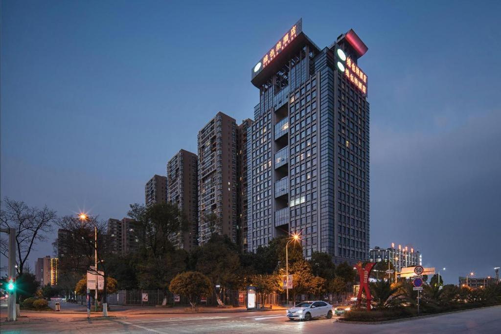 Vienna Hotel (Qujing Railway Station) 6/46