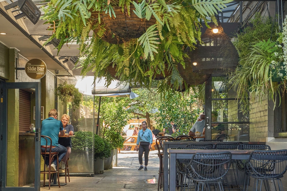 HEALESVILLE HOTEL 5/50