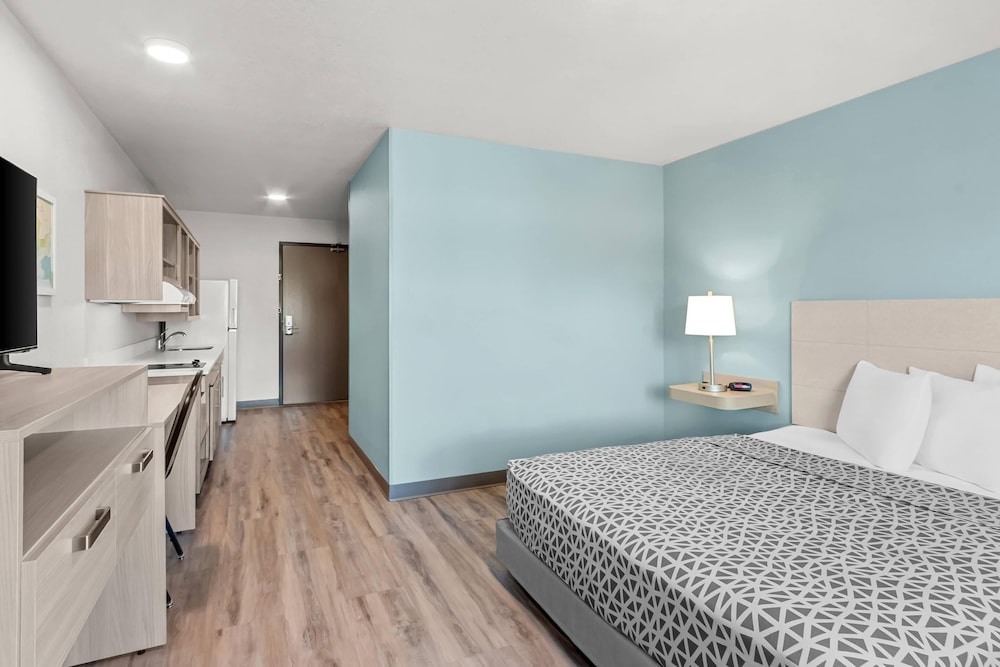 WoodSpring Suites Tucson Medical Center 18/40