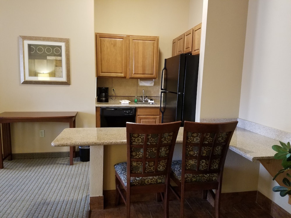 Staybridge Suites Rogers Bentonville 40/49