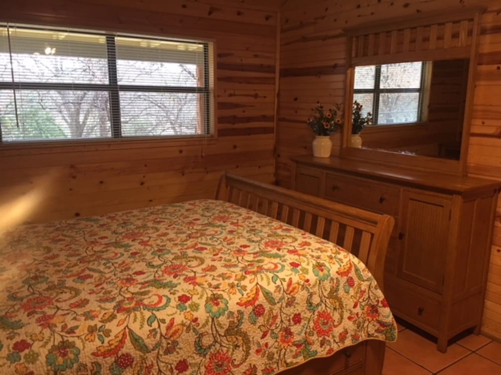Frio Springs Lodges 19/50