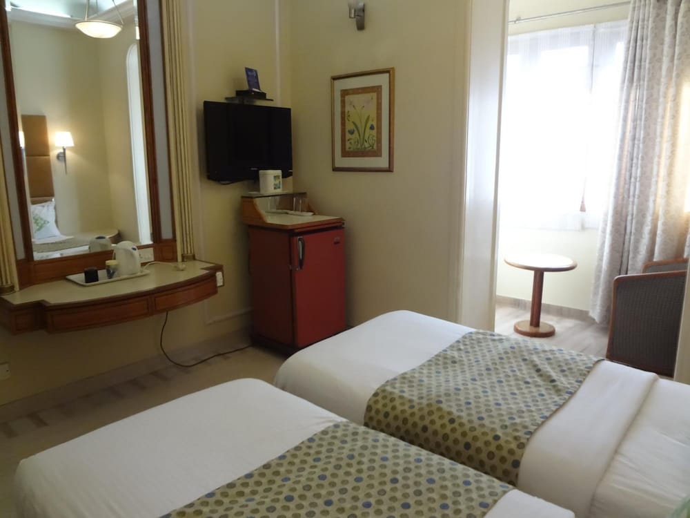 Regent Hotel 18/38