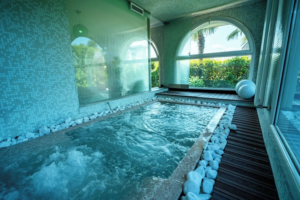 Acqua Resorts 16/40