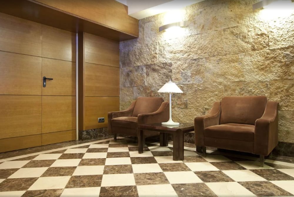 Sterling Hotel 5/34