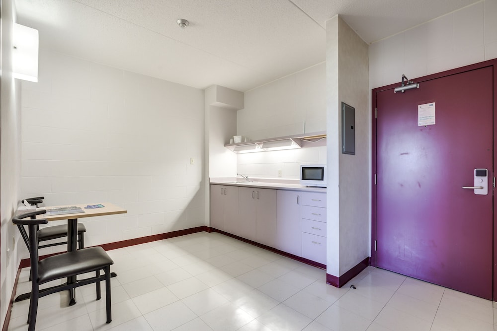 Residence & Conference Centre - Welland 11/50