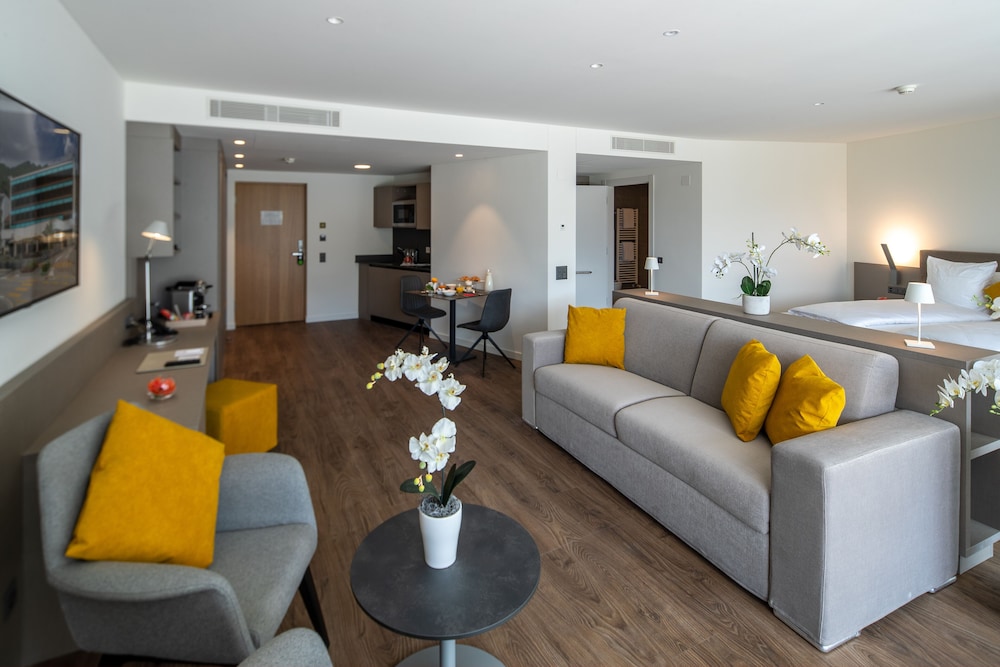 Hotel And Lounge Lago Maggiore 32/50