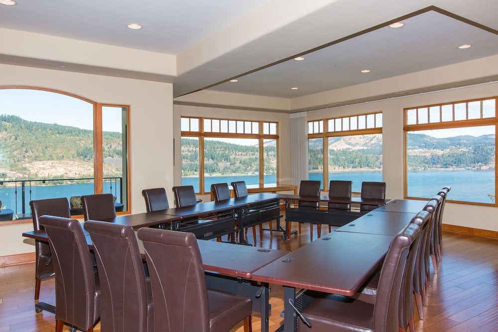 Columbia Cliff Villas Hotel 37/47