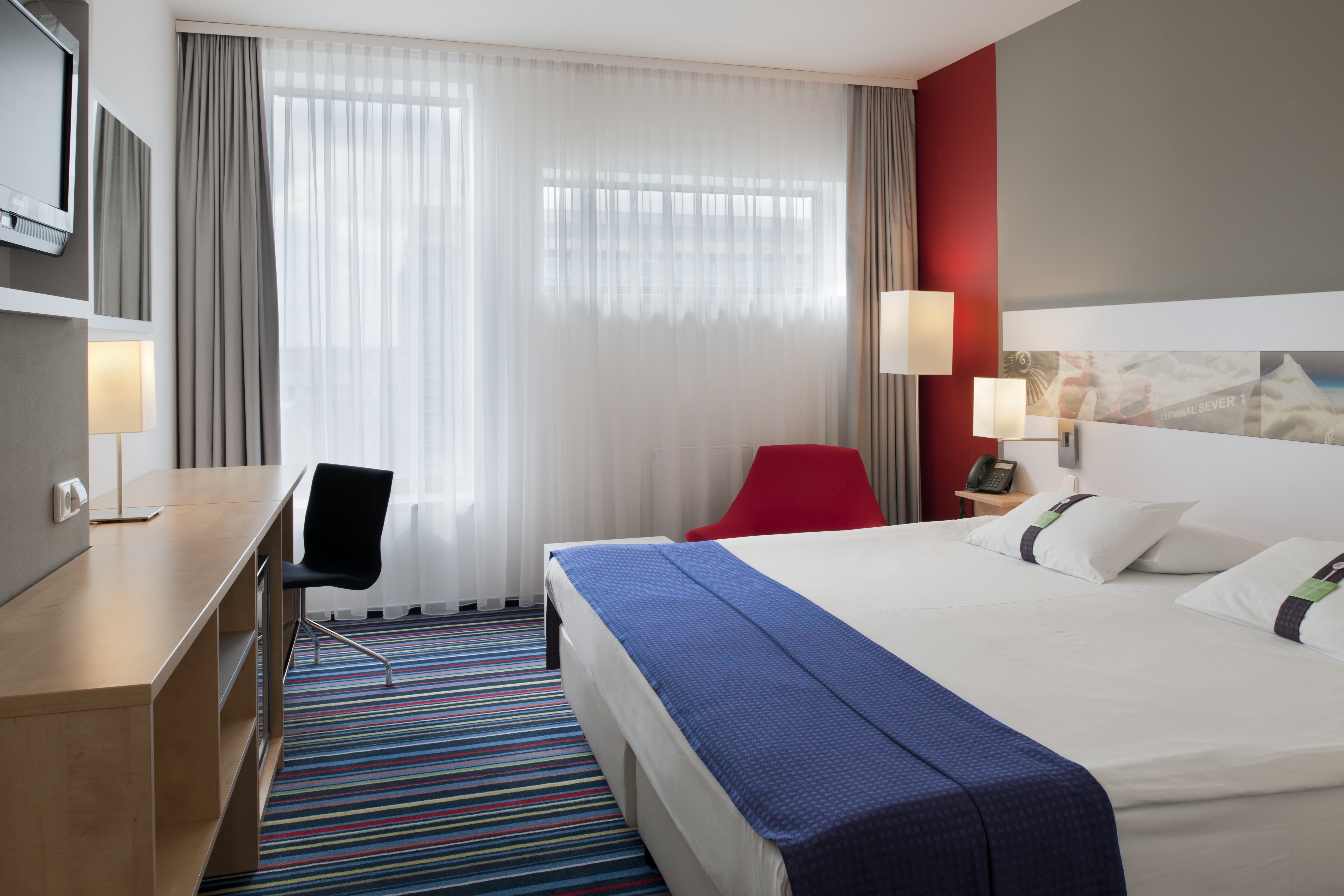 HOLIDAY INN PRAGUE AIRPORT 31/76