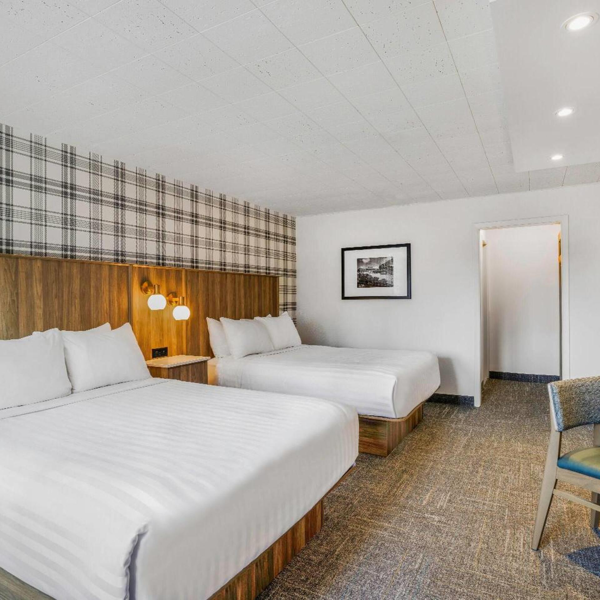 Premium, 2 Queen Beds, Patio