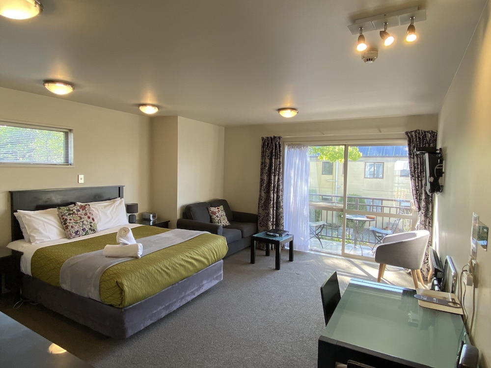 1 BEDROOM, PREMIUM, STUDIO, BALCONY
