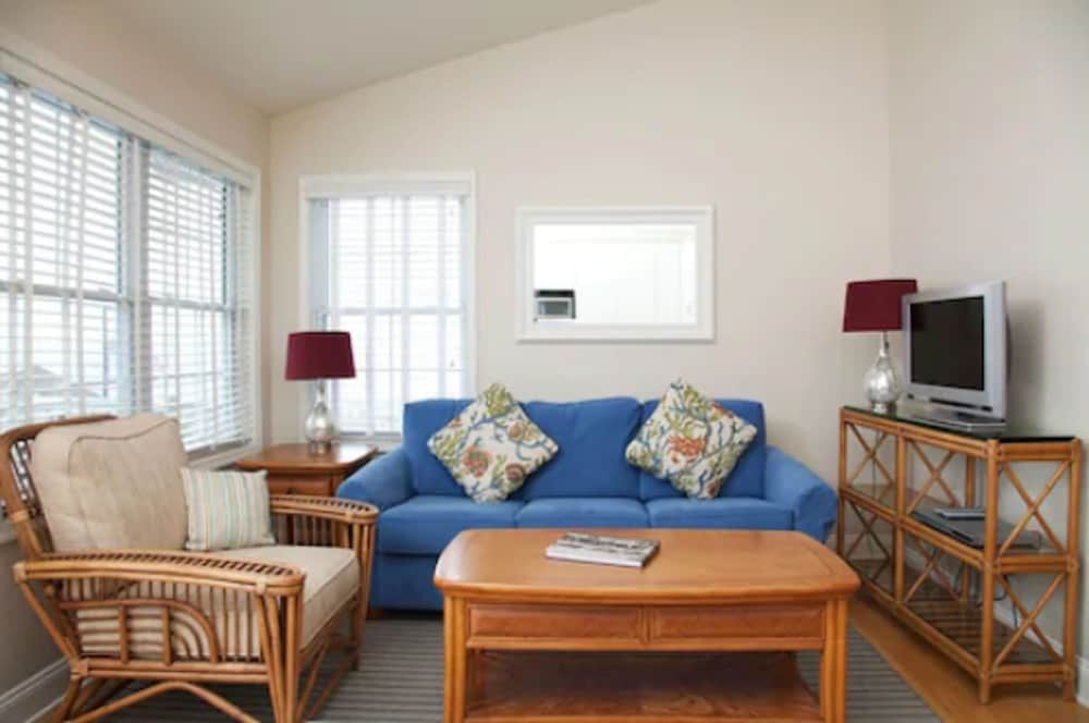 Sandpiper Beach Club 29/50