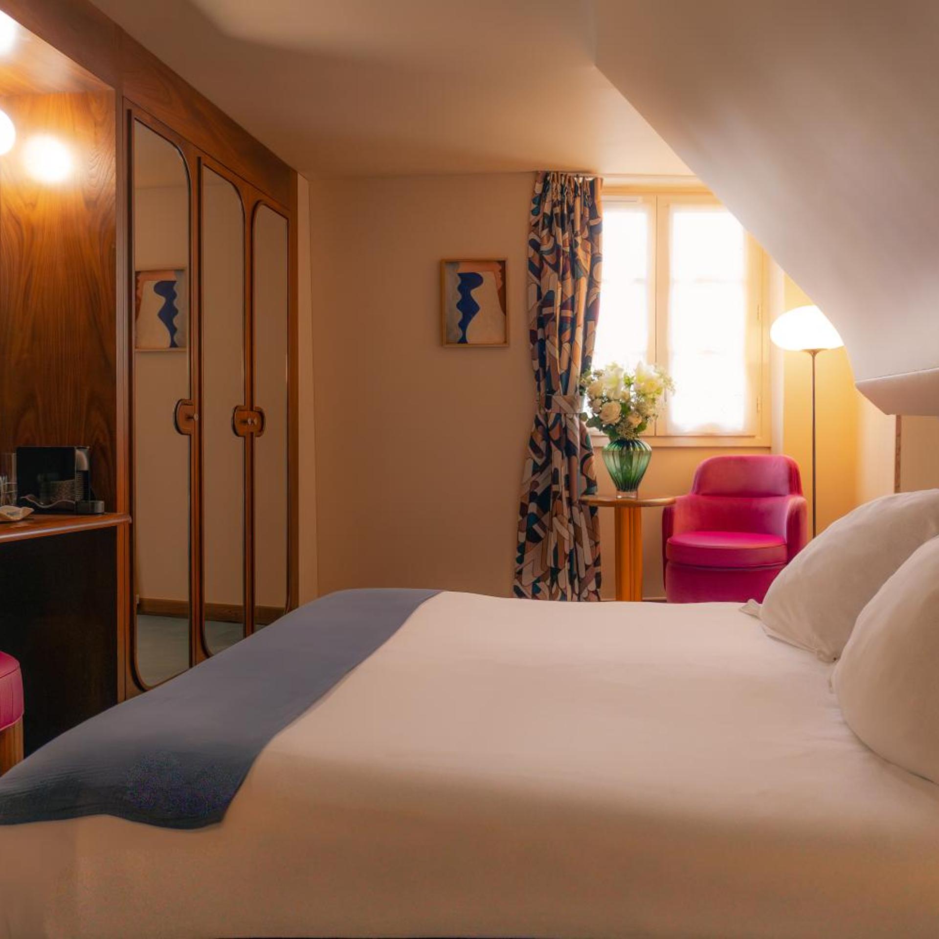 غرفة ديلوكس بسرير مزدوج أو سريرين منفصلين بحوض جاكوزي، Hotel Saint Andre Des Arts 4/10