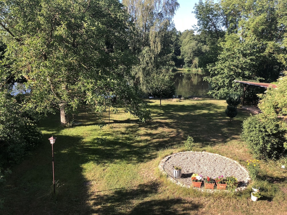 Riverside Inn 55/66