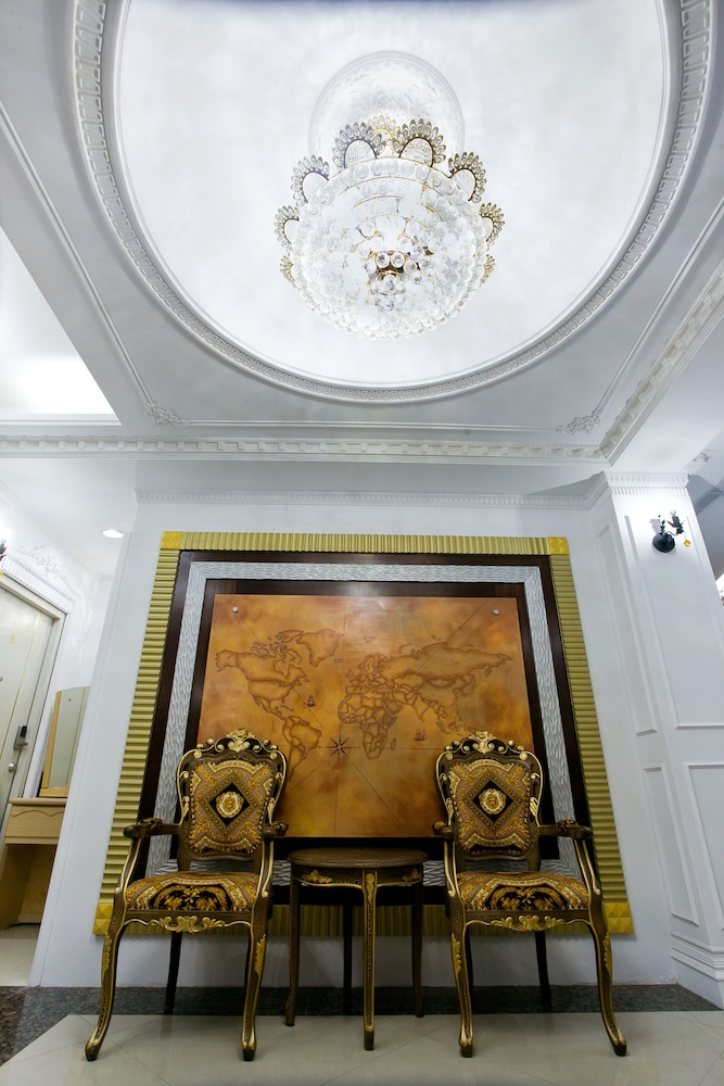 DONGMEN HOTEL 8/54