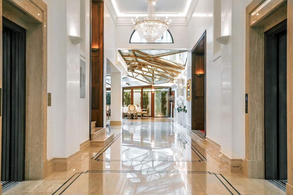 Le Premier Boutique Hotel 7/66
