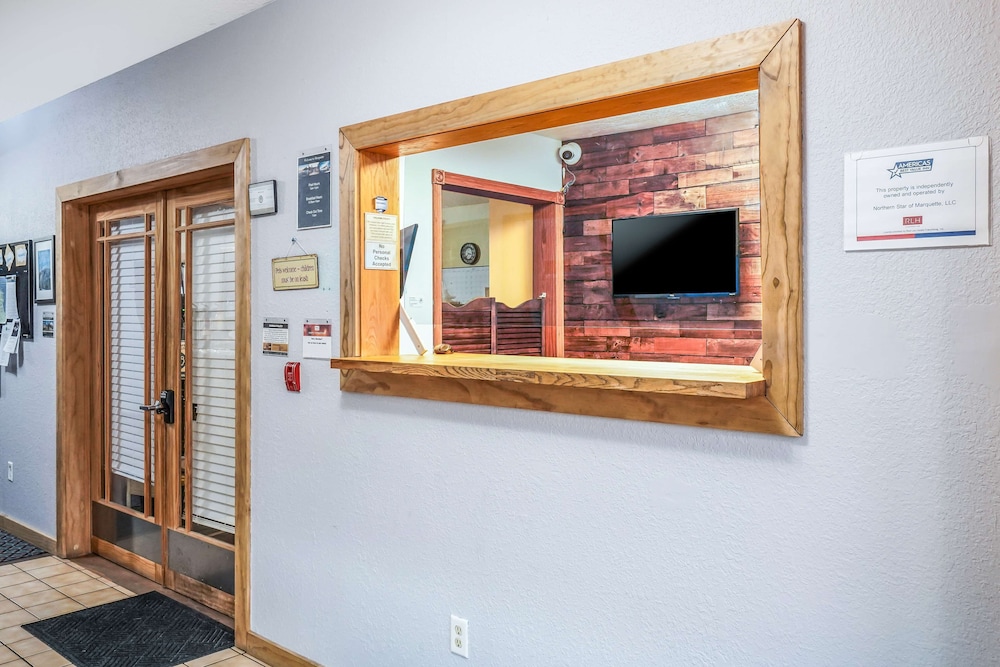 Americas Best Value Inn Marquette 27/46
