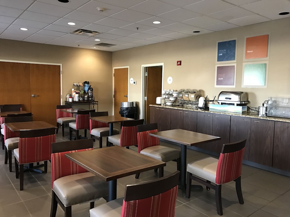 Comfort Inn Louisville Southwest 25/34