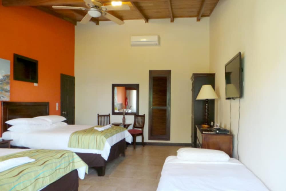 The Falls Resort at Manuel Antonio 20/70