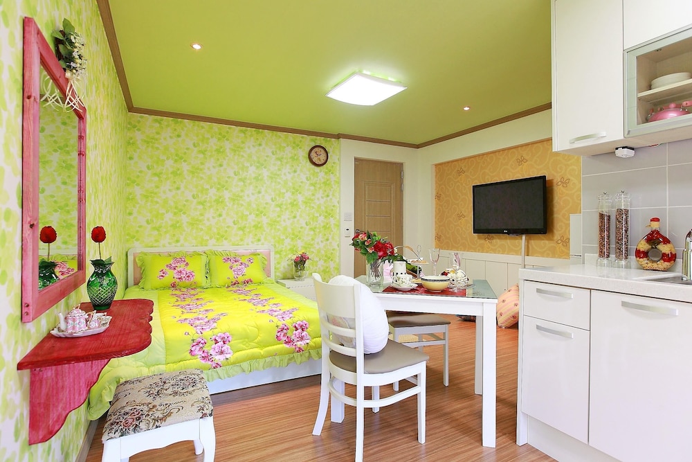 Bellus Rose Pension Hotel 46/64