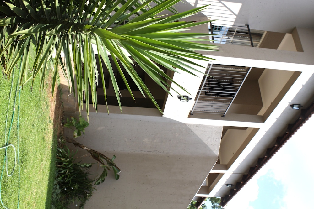 Airport Lodge Guest House 32/43