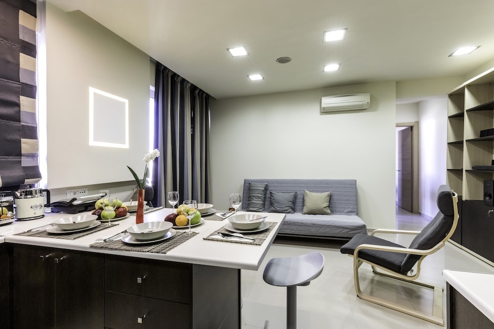 Rhodes Central Suite 28/38