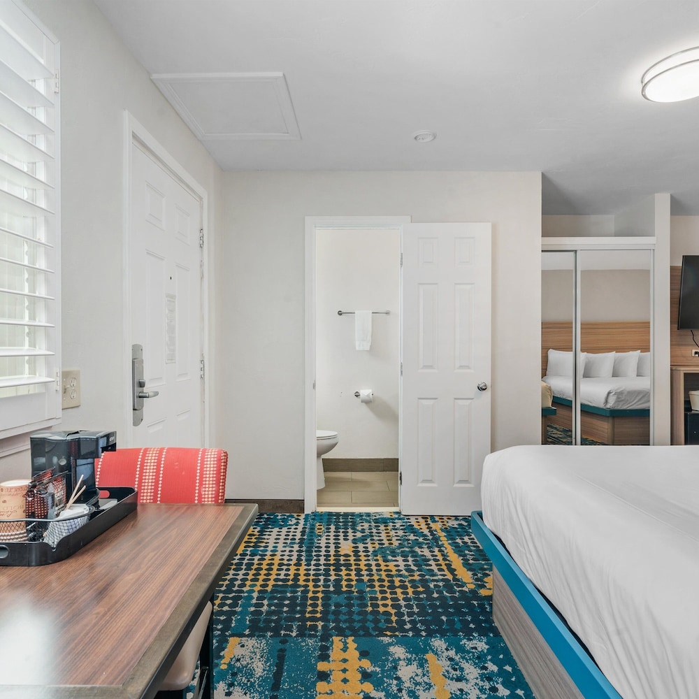 Pacific Shores Inn 21/56