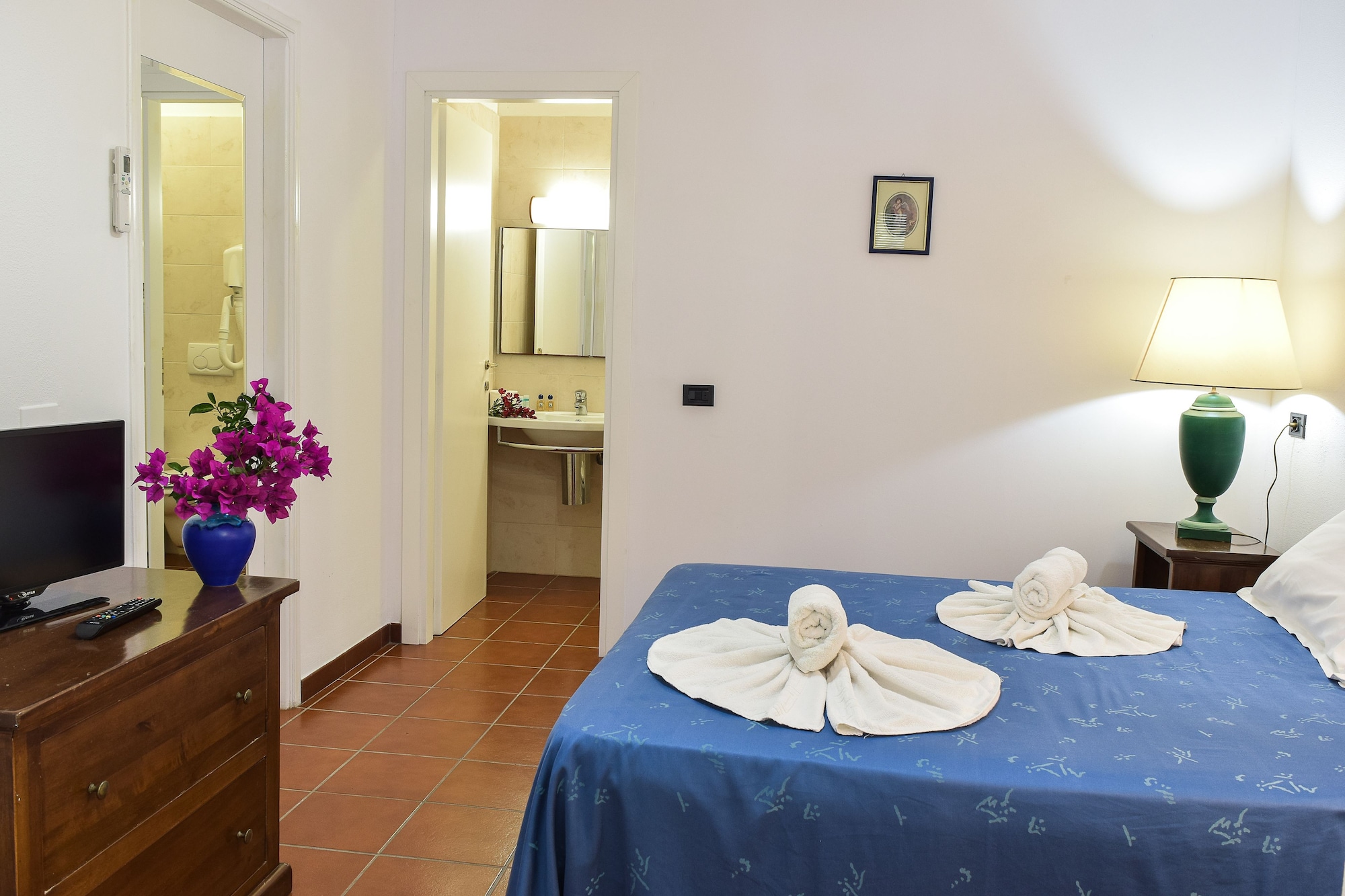 TWIN/DOUBLE ROOM SUPERIOR
