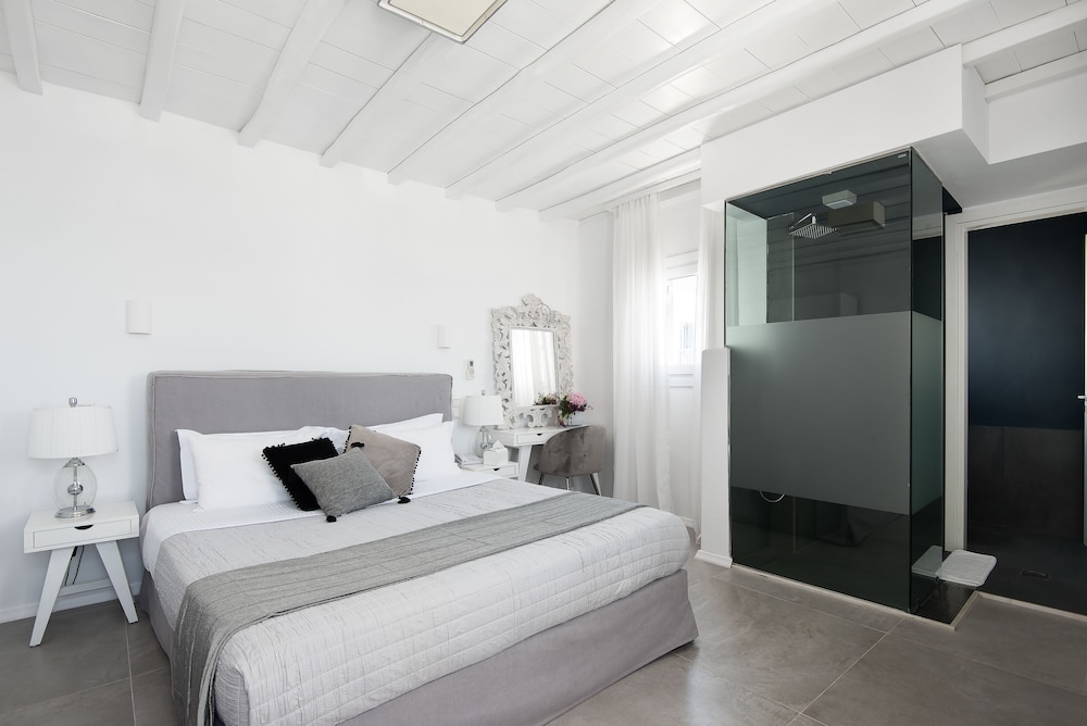 1 Bedroom, Deluxe, Suite, Queen Bed, Sea View, Outdoor Jetted Tub, Sofa