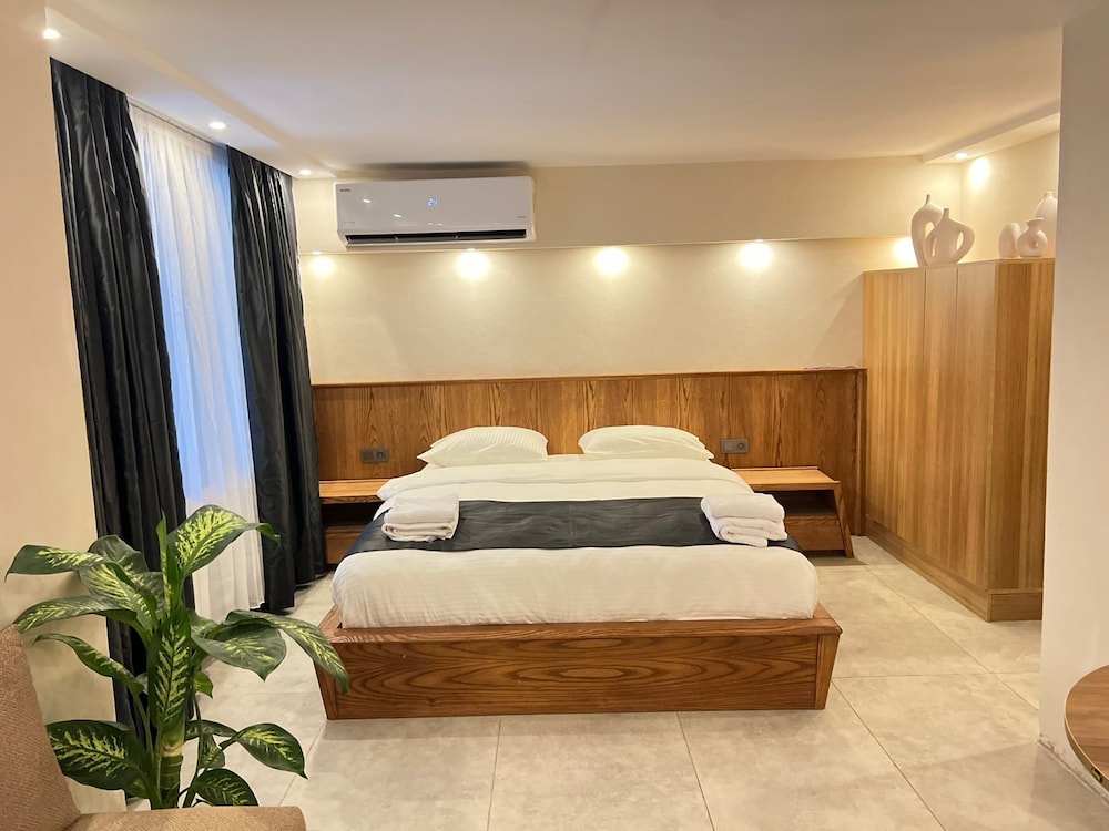 Khalkedon Suite 14/50