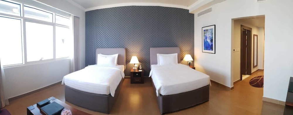 THE CURVE HOTEL 31/74