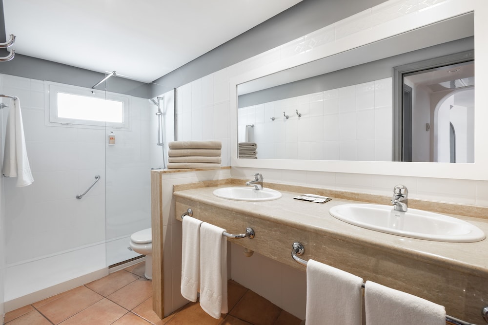 Sol Barbacan Apartments 23/72