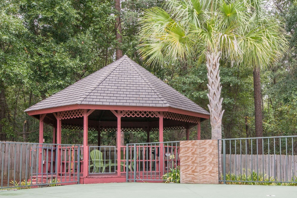 Howard Johnson By Wyndham Dothan 3/25