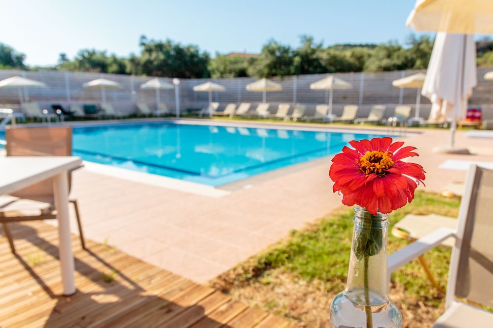 Dimitra &amp; Evdokia Hotel 35/38