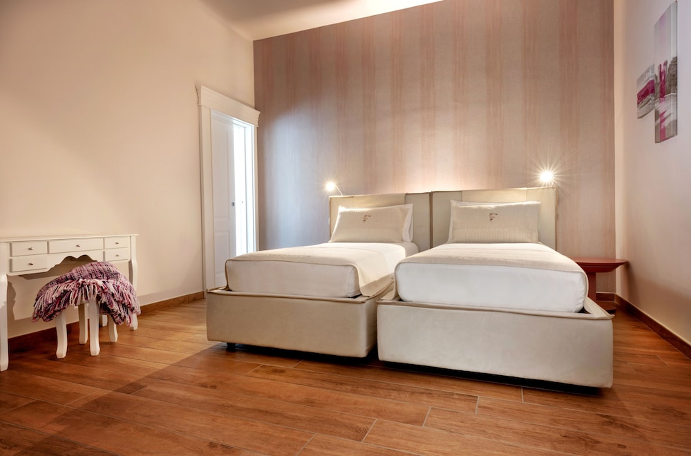Junior Suite, Double and Twin Beds, Hill View