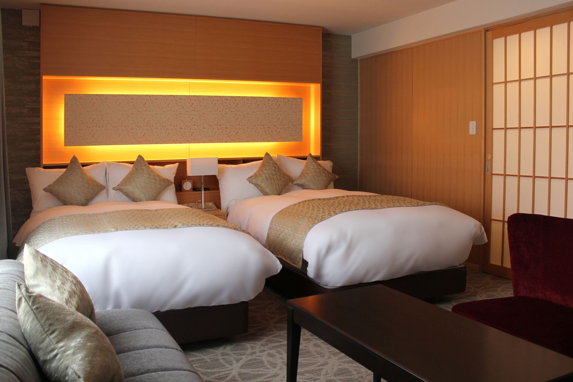 2 BEDROOMS, DELUXE, TWIN BEDS