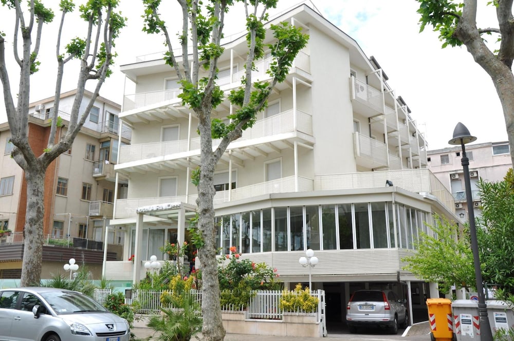 Hotel Arno Rimini 37/44