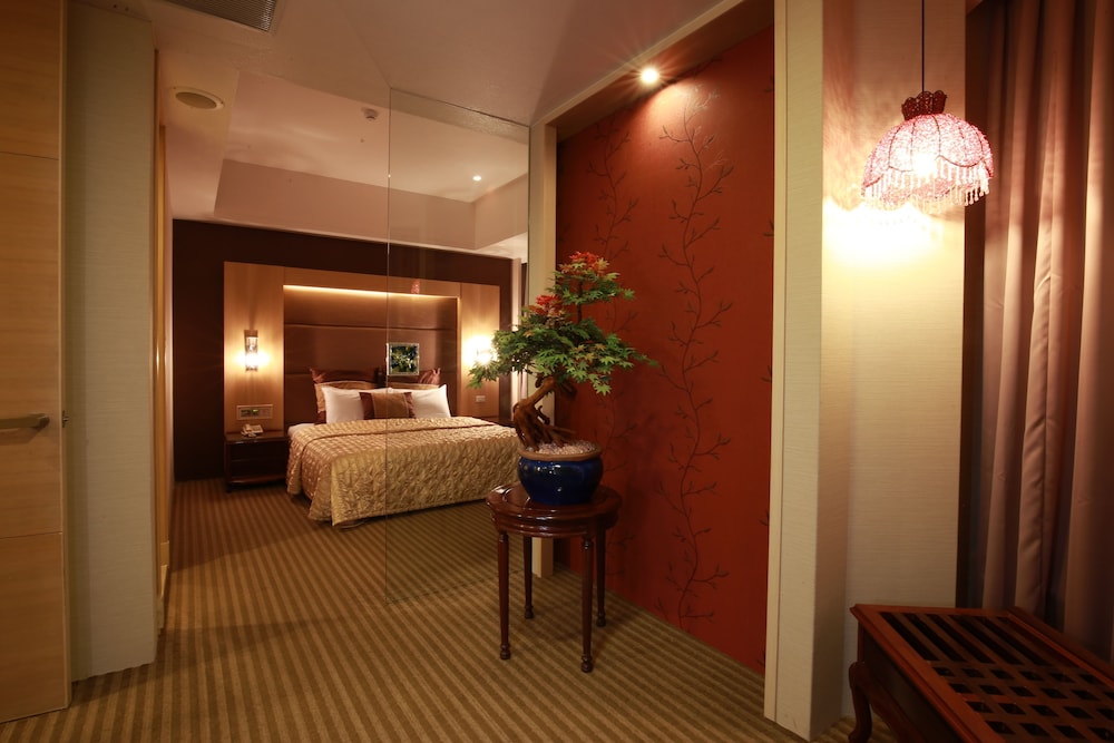 Highness Hotel 20/34