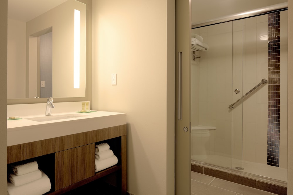Hyatt Place at The Hollywood Casino Pittsburgh South 11/60