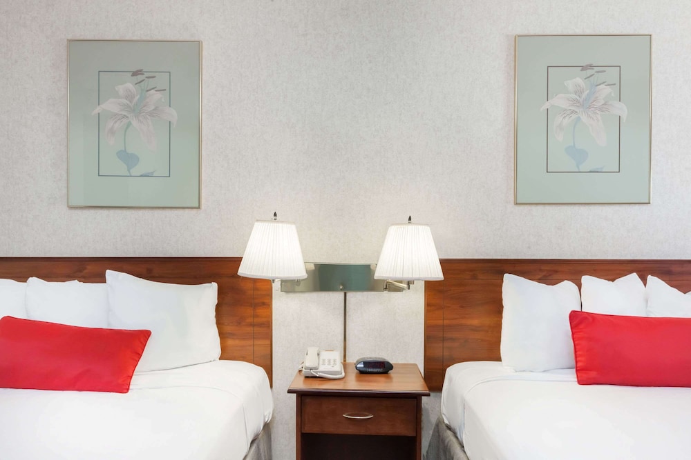 Ramada by Wyndham - Poway 23/51