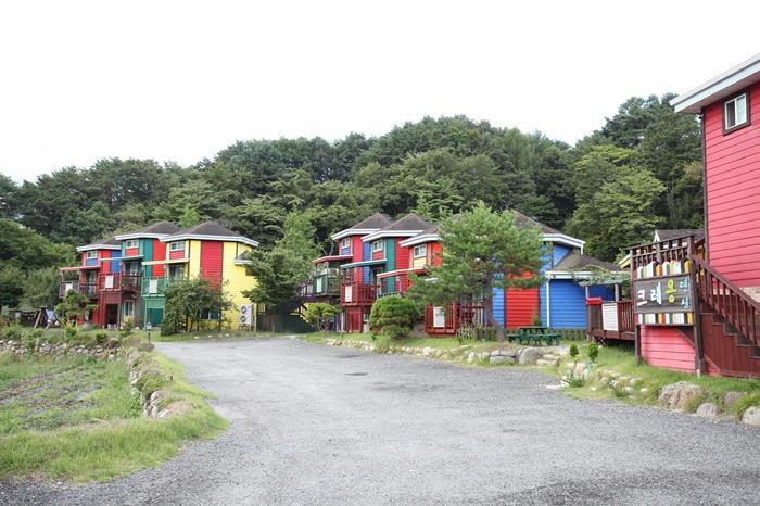 Muju Crayon Pension 9/11