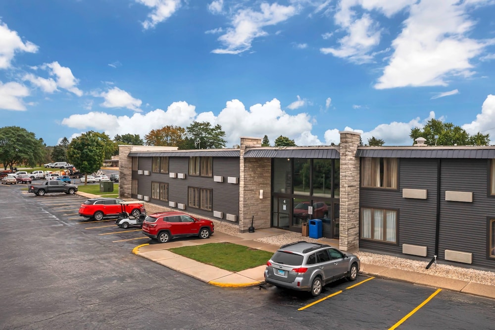 Fairway Inn and Suites Mishicot - Wi 41/50