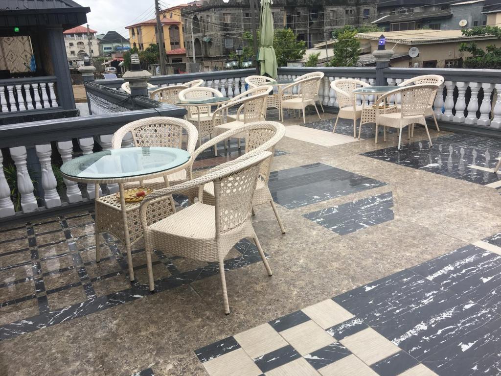 Royal Castle Hotel 19/25
